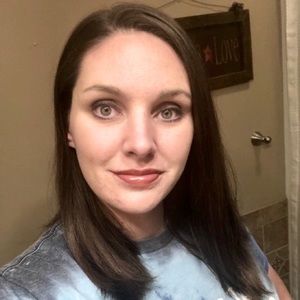 Meet your Posher, Tee